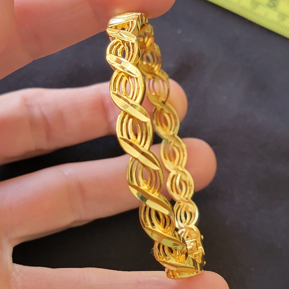 Bangle bracelet